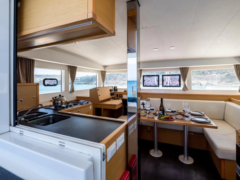 Pronájem Katamarán Lagoon s licencí