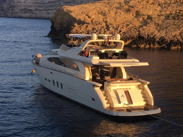 Leopard Leopard 23 jednotlivci a charterové společnosti v Gardens Yacht Marina