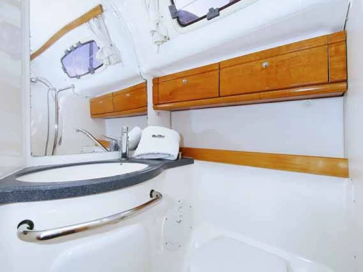 Pronajmout Plachetnice se skipperem či ne Bavaria v Nikiána