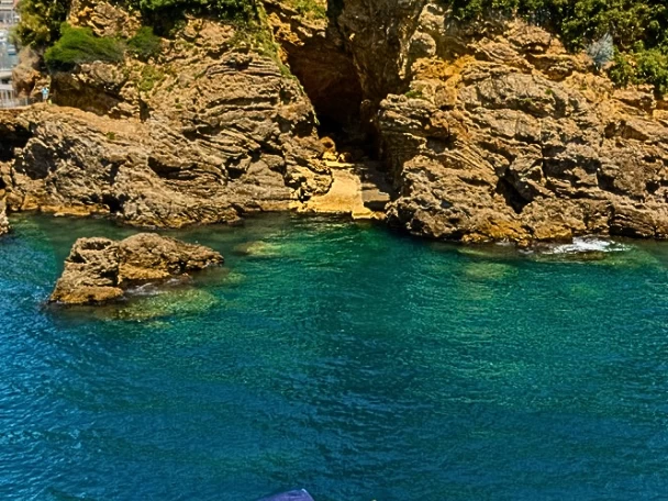 Pronájem Motorová loď Boston Whaler s licencí