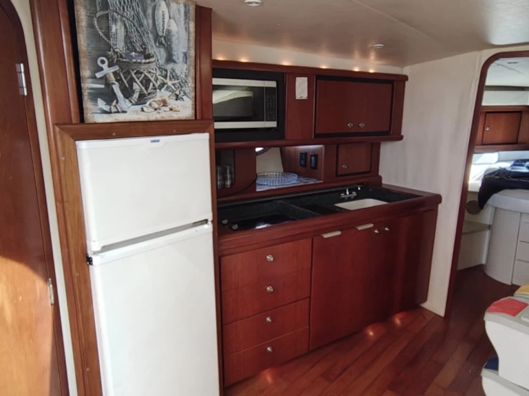 Trojan Carver 440 jednotlivci a charterové společnosti v Terracina