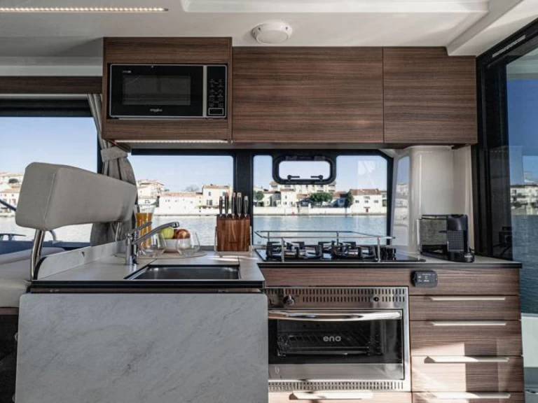 Pronájem jachty v Homps -Le Boat Liberty na Samboatu