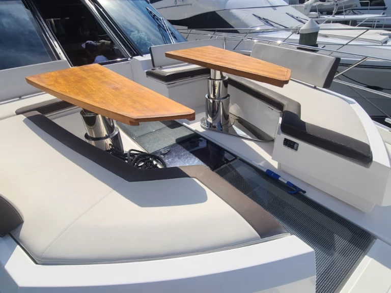 Pronajmout Jachta se skipperem či ne Galeon v Miami Beach