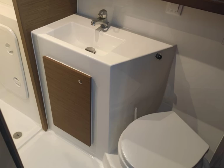 Pronájem Katamarán Lagoon s licencí