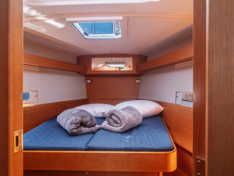 Pronajmout si Dufour Dufour 430 Grand Large v Olbia