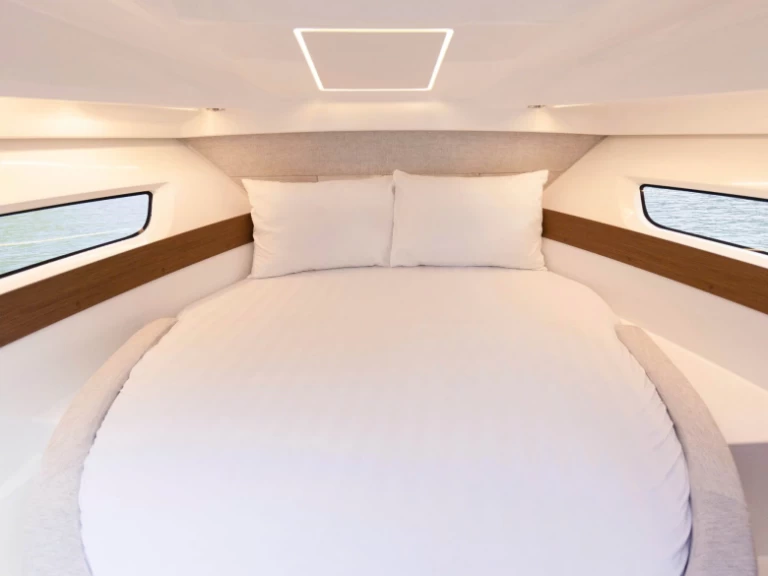 Pronajmout Motorová loď se skipperem či ne Jeanneau v Phường Hiệp Bình Chánh