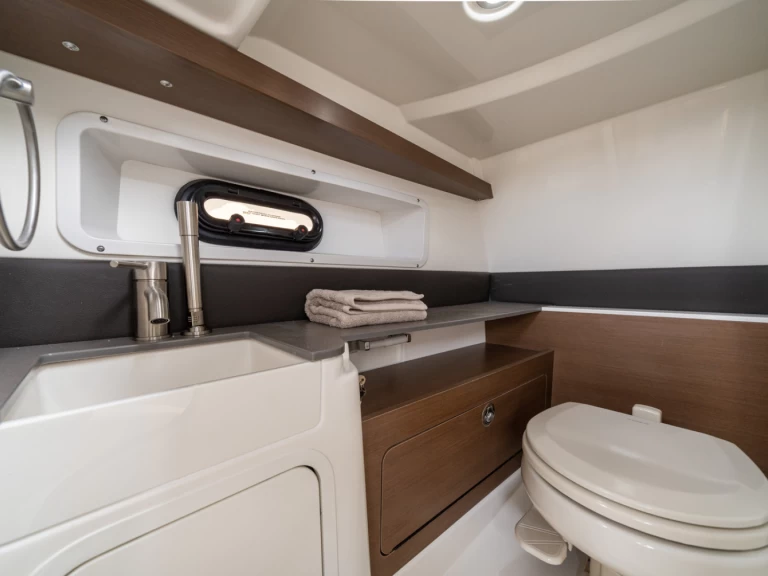 Motorová loď k pronájmu v Mahon Port za nejlepší cenu