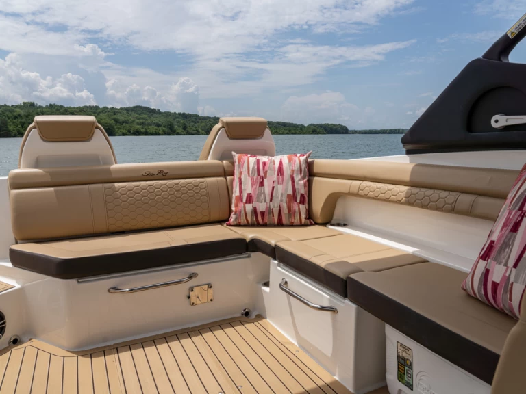 Sea Ray SDX 290 jednotlivci a charterové společnosti v Mahon Port