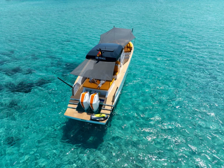 Tesoro T40 jednotlivci a charterové společnosti v Mahon