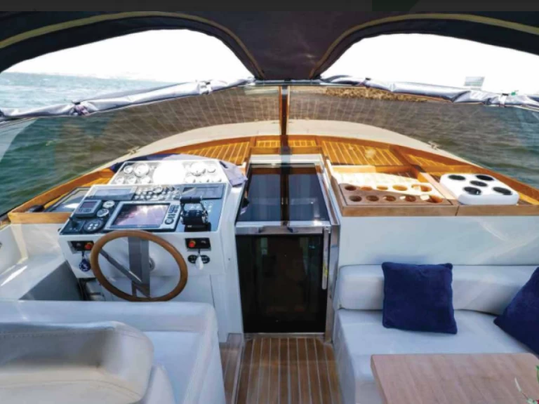 Pronájem Motorová loď XL MARINE 51 s licencí