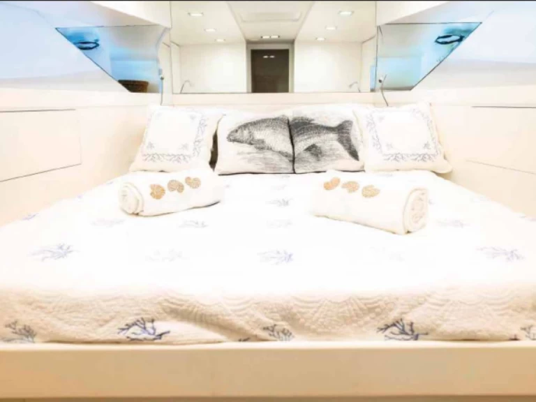 Motorová loď k pronájmu v Castellammare di Stabia za nejlepší cenu