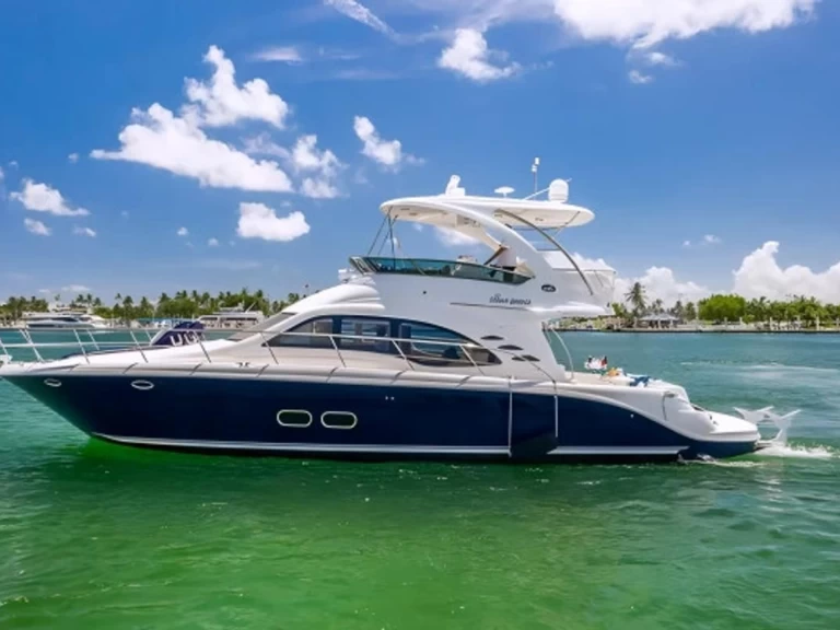 Pronájem lodi Sea Ray Sea Ray 525 Sedan Bridge v Miami Beach na Samboatu