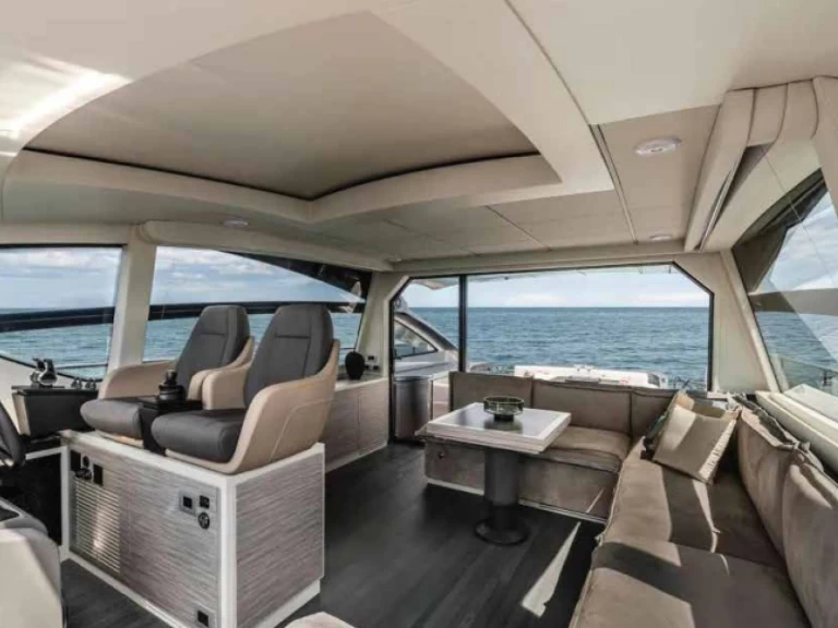 Pronájem lodi Pershing 6X v Castellammare di Stabia na Samboatu