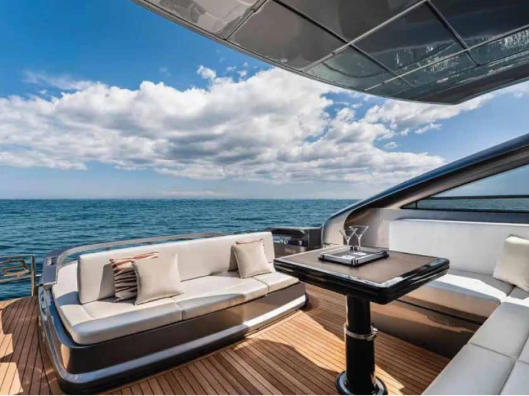 Pronajmout Motorová loď se skipperem či ne Pershing v Castellammare di Stabia