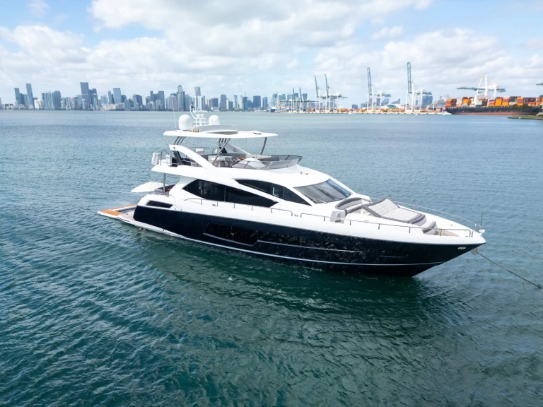 Pronájem lodi Miami Beach lákavé ceny 80 Yacht