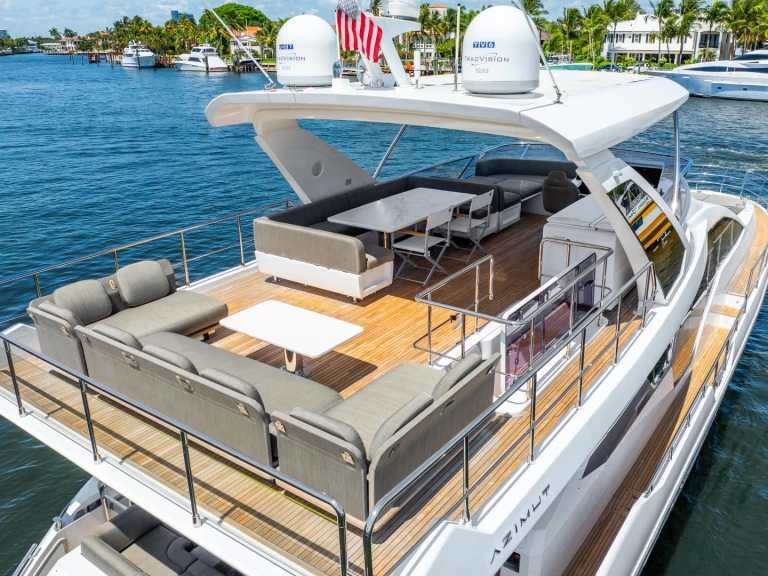 Pronájem lodi Miami lákavé ceny 72 Flybridge