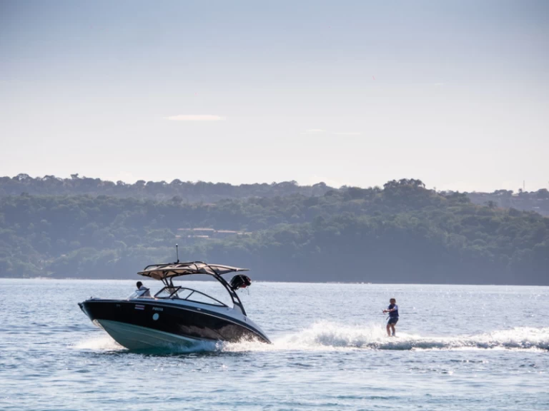 Pronájem lodi Coco Bay lákavé ceny Jet Boat 24 FT 