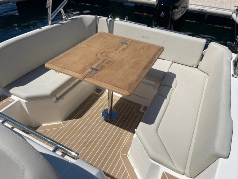 Pronájem Polotuhá loď Joker Boat s licencí