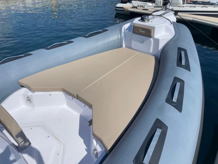 Ranieri Cayman 26 Sport Touring jednotlivci a charterové společnosti v Cavalaire-sur-Mer