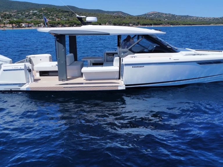 Pronajmout si Saxdor 400 GTO v Cavalaire-sur-Mer