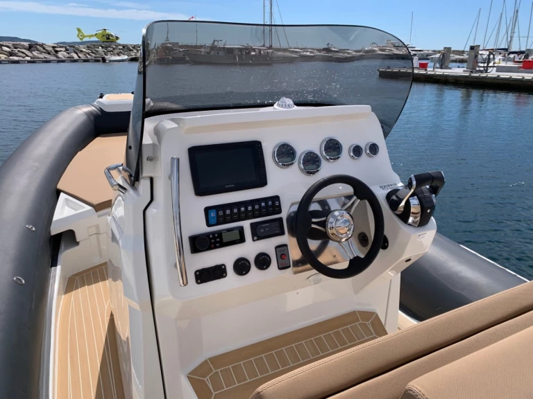 Pronájem lodi Cavalaire-sur-Mer lákavé ceny Clubman 30