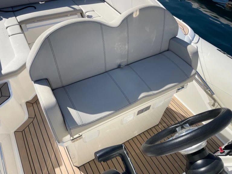 Pronájem Polotuhá loď Joker Boat s licencí