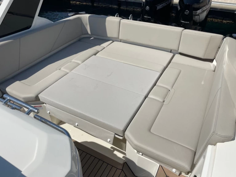 Pronájem Polotuhá loď Joker Boat s licencí