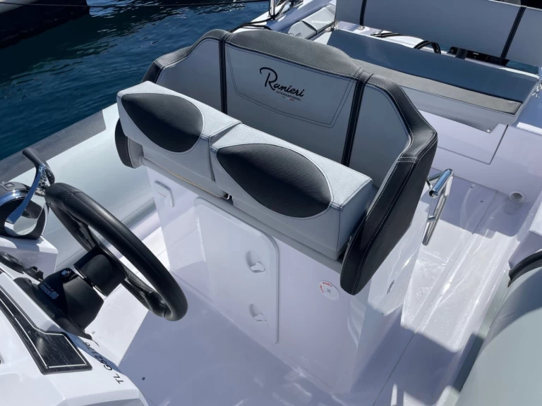 Pronájem lodi Ranieri Cayman 26 Sport Touring v Cavalaire-sur-Mer na Samboatu
