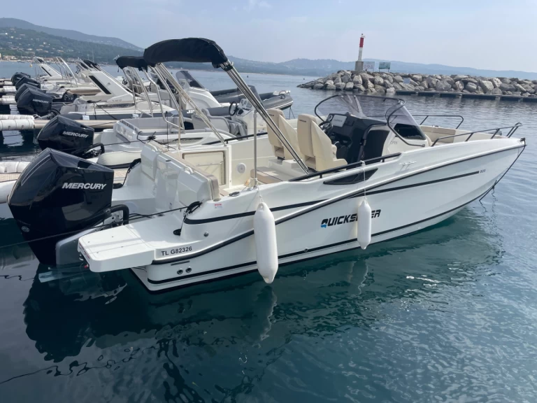 Pronájem lodi Cavalaire-sur-Mer lákavé ceny QUICKSILVER 805
