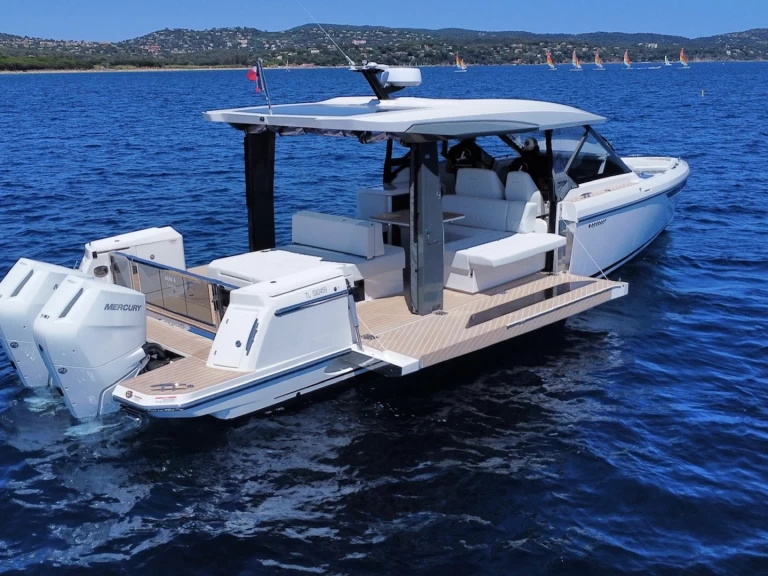 Pronajmout Motorová loď se skipperem či ne Saxdor v Cavalaire-sur-Mer