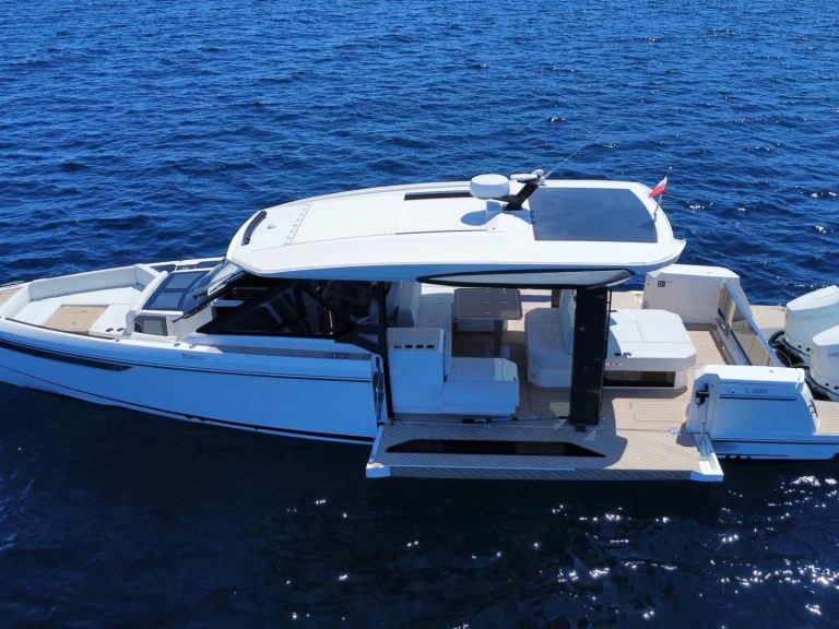 Pronájem Motorová loď Saxdor s licencí