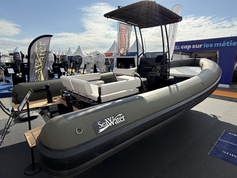 Pronájem Polotuhá loď v Combrit -Sea Water Sea Water Phantom 230