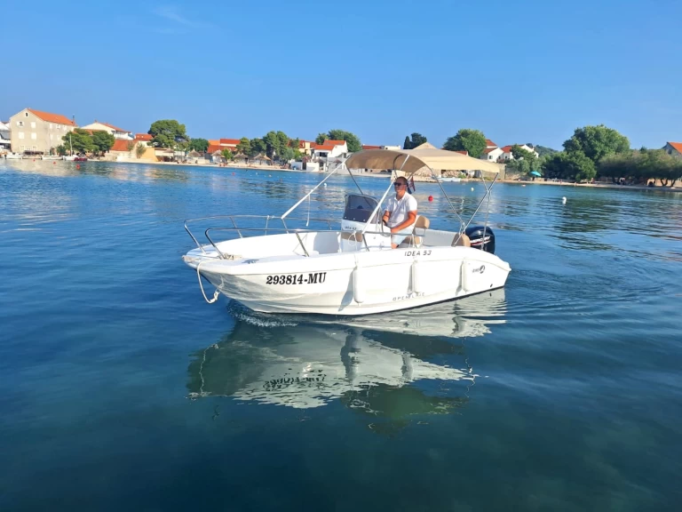 Idea Marine 53 jednotlivci a charterové společnosti v Betina