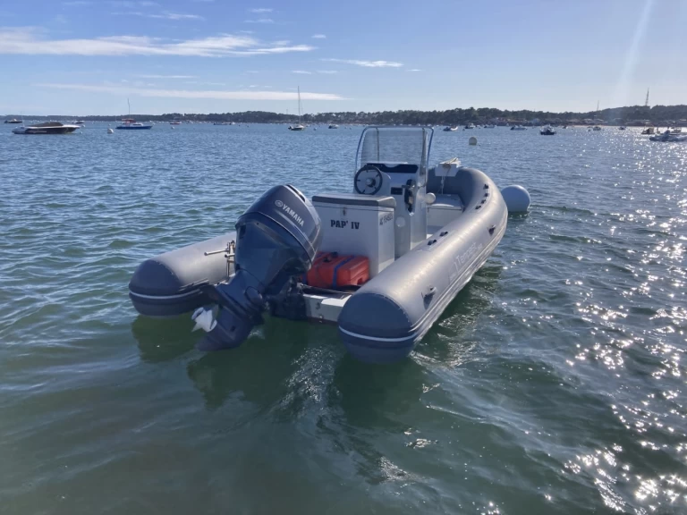 Pronajmout si Capelli Tempest 560 Work v Grand Piquey