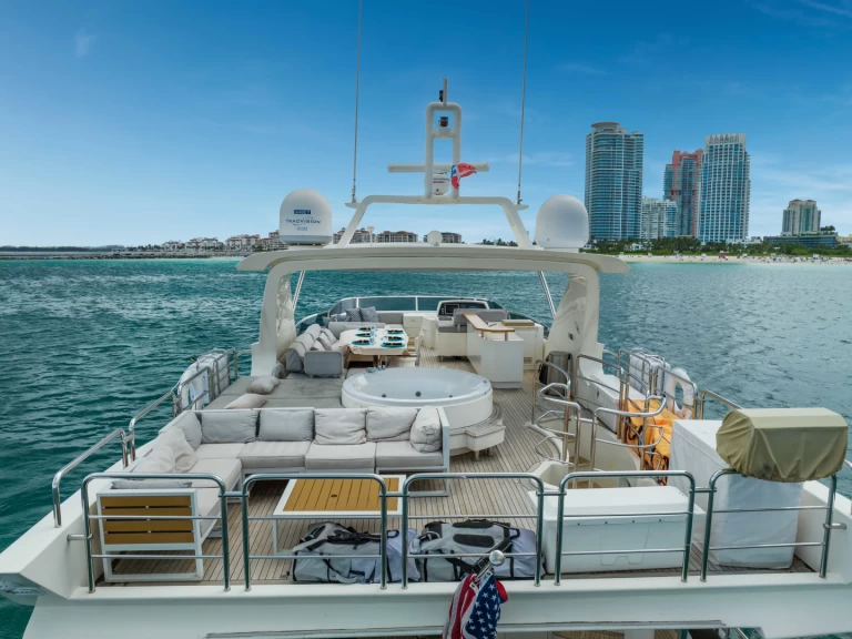 Pronájem lodi Azimut 85 Flybridge v Miami na Samboatu