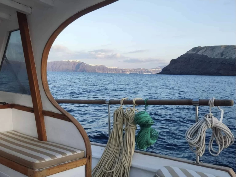 Pronájem lodi Vlychada lákavé ceny trehandiri