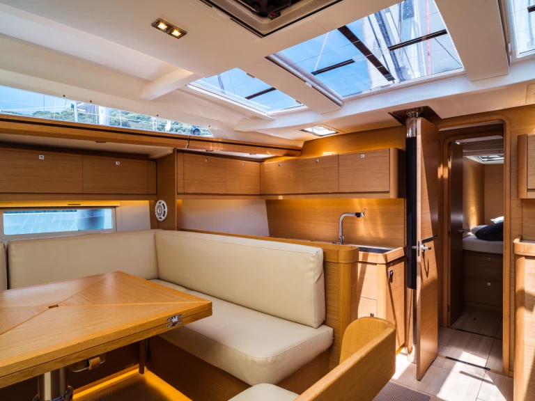 Pronajmout si Dufour Dufour 520 Grand Large v Olbia