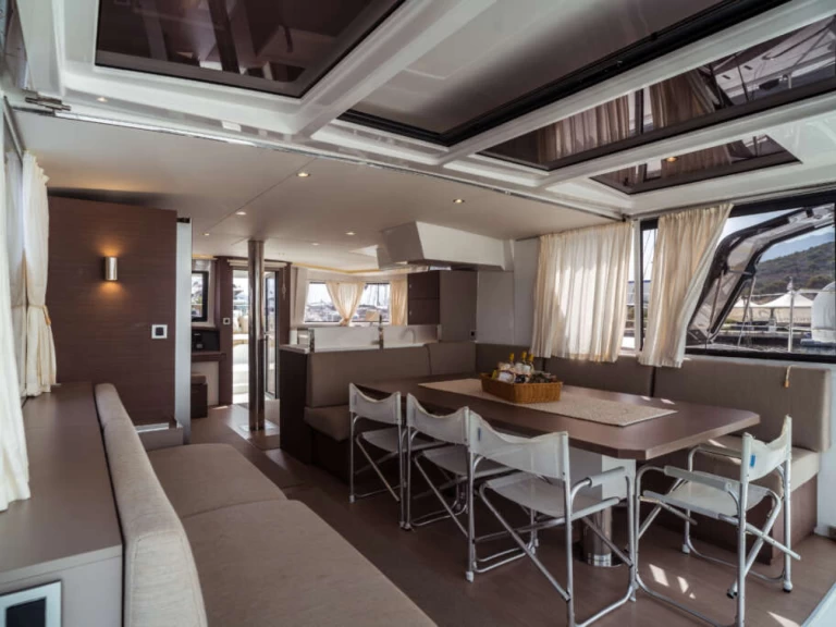 Pronajmout Katamarán se skipperem či ne Bali v Olbia