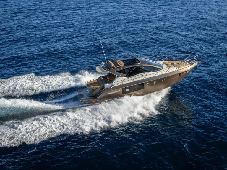 Pronájem lodi Cranchi M 44 Hard Top v Split na Samboatu