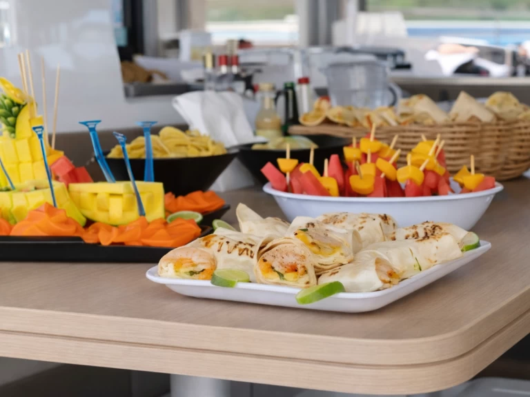 Pronajmout si Bali Manta Ray 41 FT v Flamingo