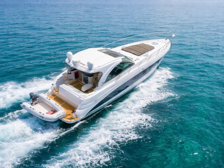Pronájem jachty v Coco Bay -Cruiser Yachts 400 Express na Samboatu