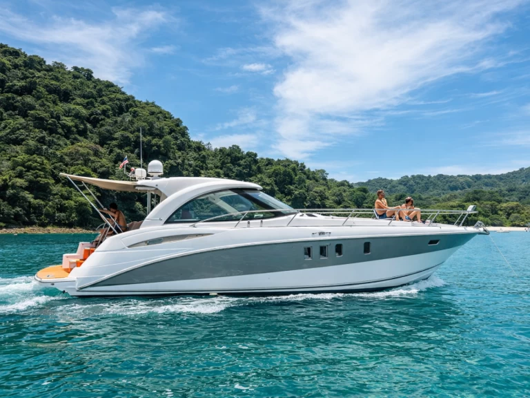 Pronajmout si Cruiser Yachts 400 Express v Coco Bay