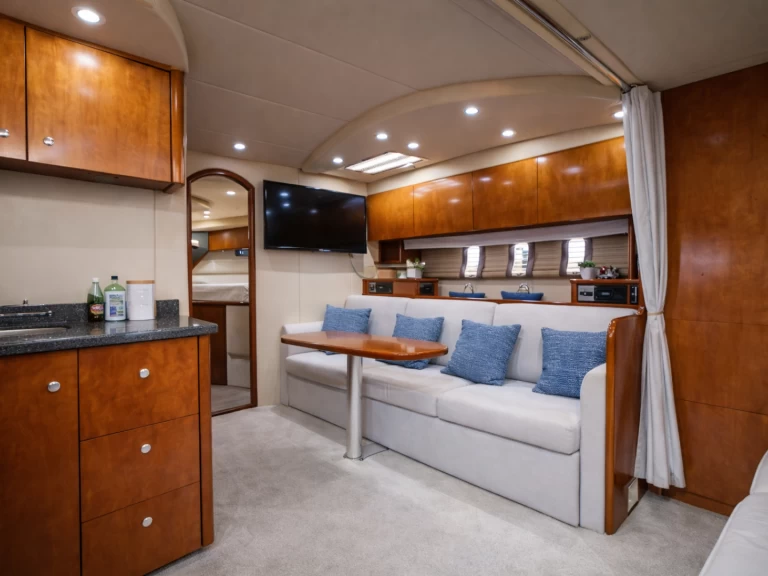 Pronájem Jachta v Coco Bay -Cruiser Yachts 400 Express