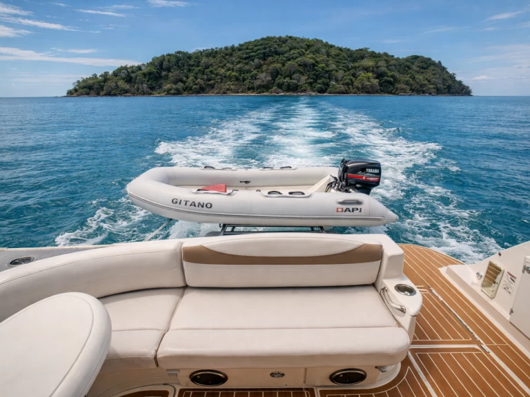 Pronájem lodi Cruiser Yachts 400 Express v Coco Bay na Samboatu