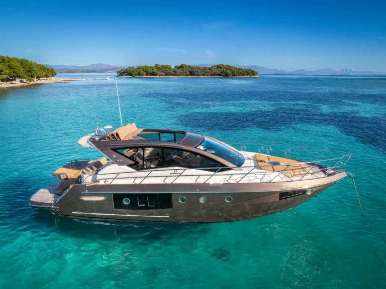 Cranchi Cranchi M44 HT jednotlivci a charterové společnosti v Kaštel Gomilica