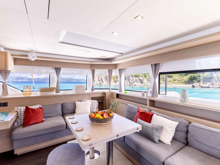 Pronájem lodi Atény lákavé ceny VALINOR - Summer