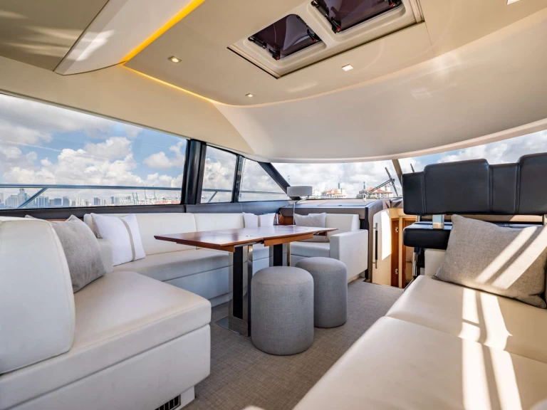 Pronajmout si Prestige Yachts Whiskey &amp; Waves v Miami