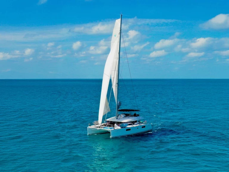 Pronájem lodi Lagoon WHISPERS II v Nassau na Samboatu