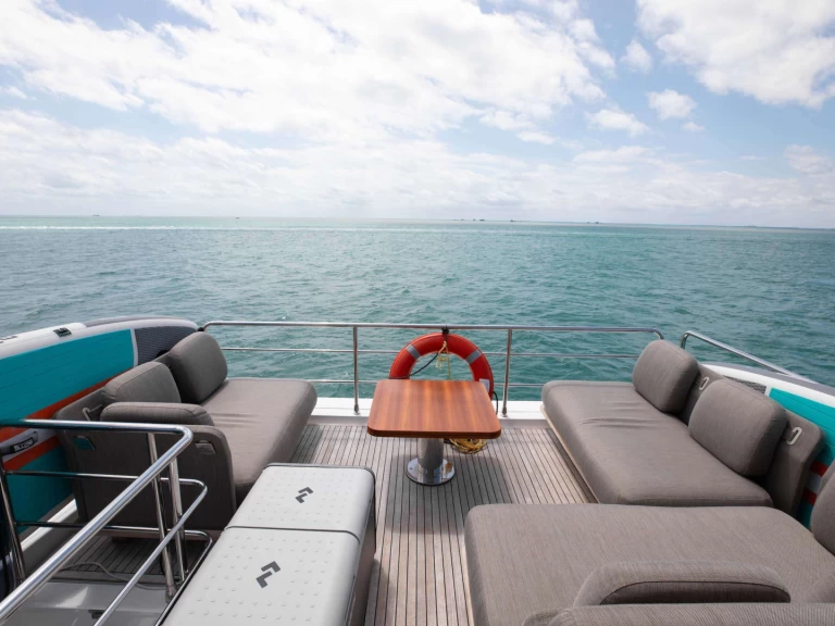 Pronajmout si Azimut Geisha v Florida