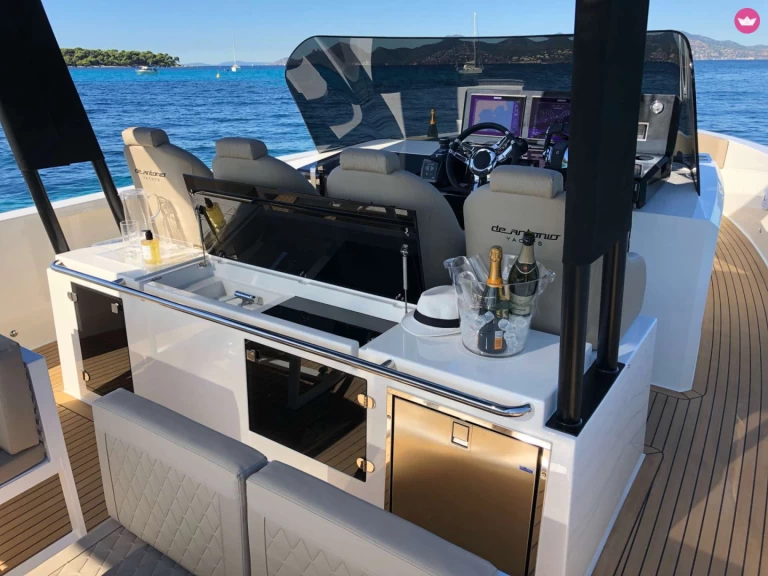 Pronajmout si De Antonio MONTE OLYMPO v Alimos